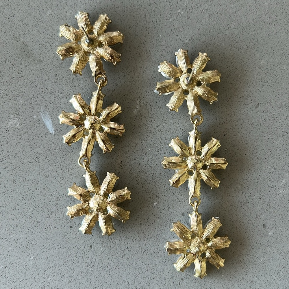 2 for 20$ 🌼 Dangling daisy crystal earrings - Picture 4 of 4
